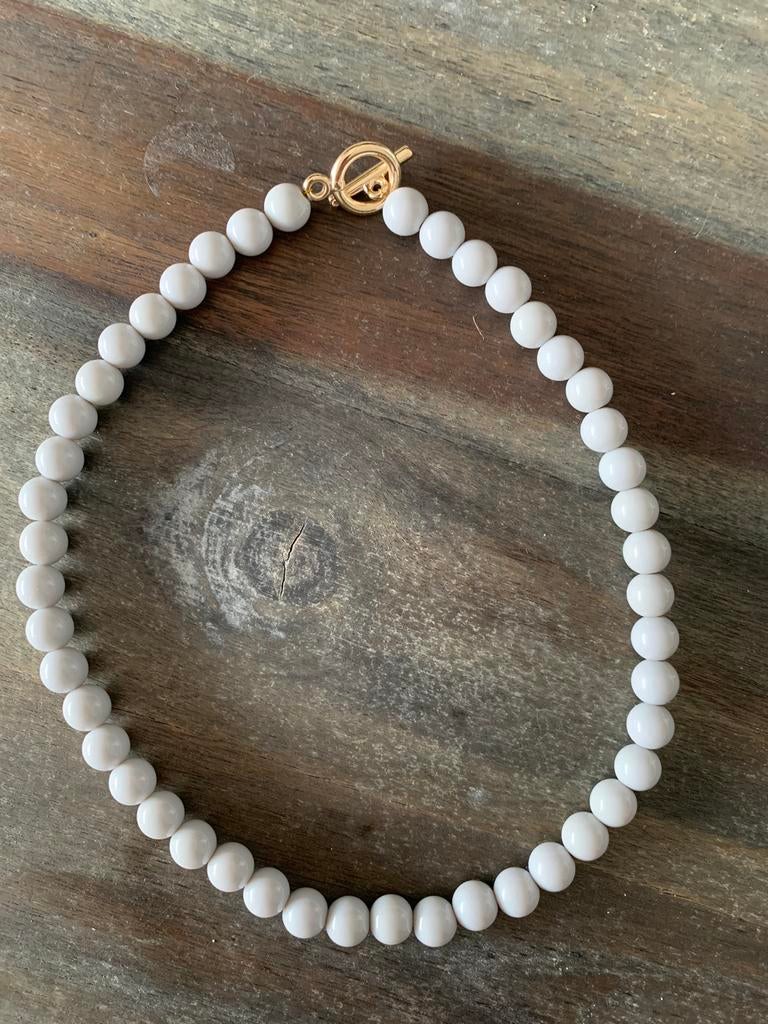 Grijze kralenketting, Sieraden, Tassen en Uiterlijk, Kettingen, Ophalen of Verzenden, Nieuw, Grijs, Overige materialen
