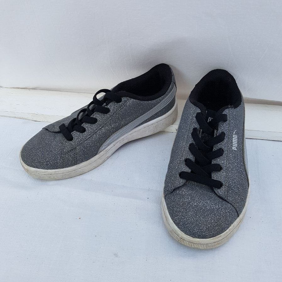 Stoere zilveren sneakers met glitters. Mt 35 Merk Puma, Meisje, ., Schoenen, Ophalen of Verzenden