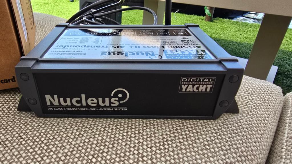 Digital Yacht AIT5000 Nucleus AIS Transponder, Watersport en Boten, Navigatiemiddelen en Scheepselektronica, Ophalen
