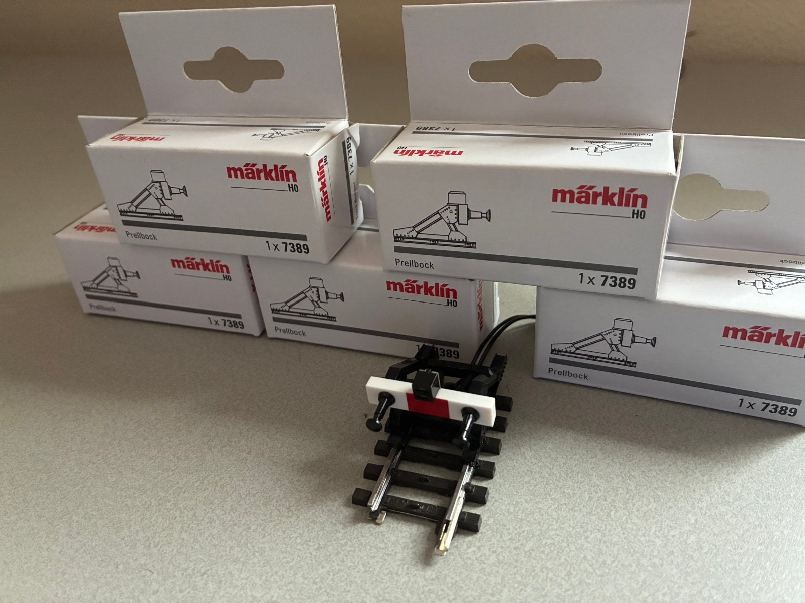 5 x Märklin 7389 HO stootblok met verlicht stopsein, Wisselstroom, Rails, Ophalen of Verzenden, Zo goed als nieuw