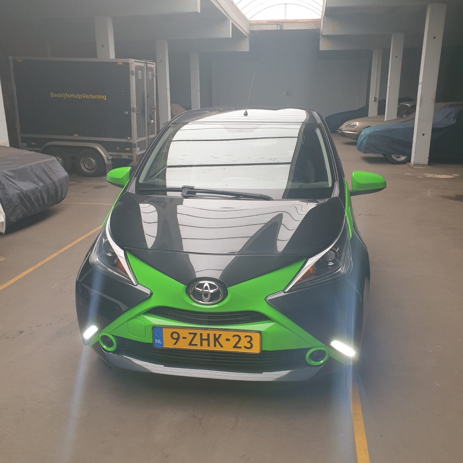 Toyota Aygo 1.0 12V Vvt-i Ddrs 2015 Grijs, Auto's, Toyota, Voorwielaandrijving, Stof, Zwart, 4 stoelen