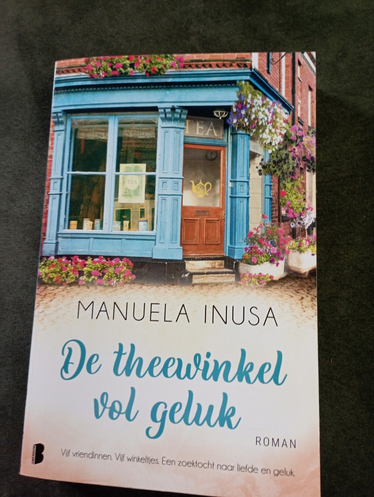 De theewinkel vol geluk - Manuela Inusa (Roman), Ophalen of Verzenden, Zo goed als nieuw, Manuela Inusa, Nederland