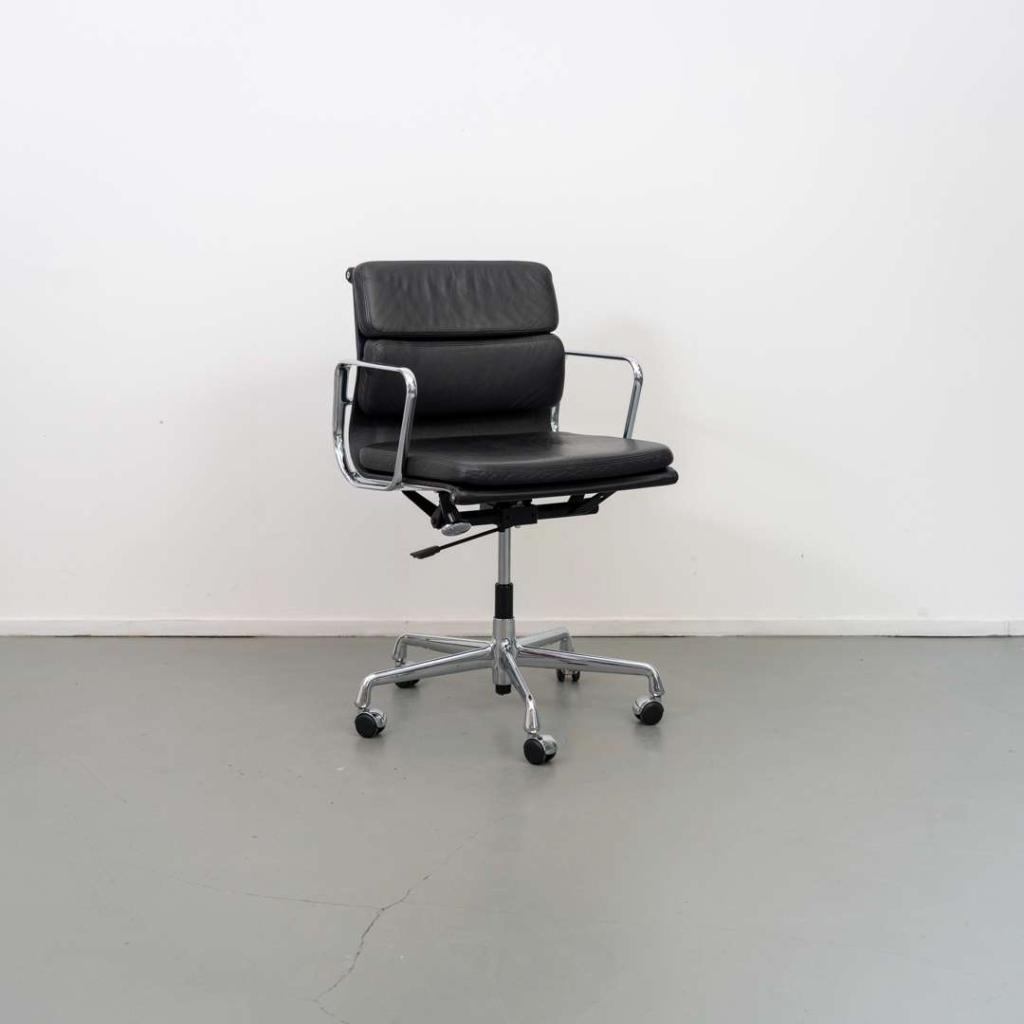 22x Vitra EA 217 bureaustoel Softpad Zwart - Chroom, Huis en Inrichting, Bureaustoelen, Niet ingevuld, Zwart, Niet ingevuld, Zo goed als nieuw