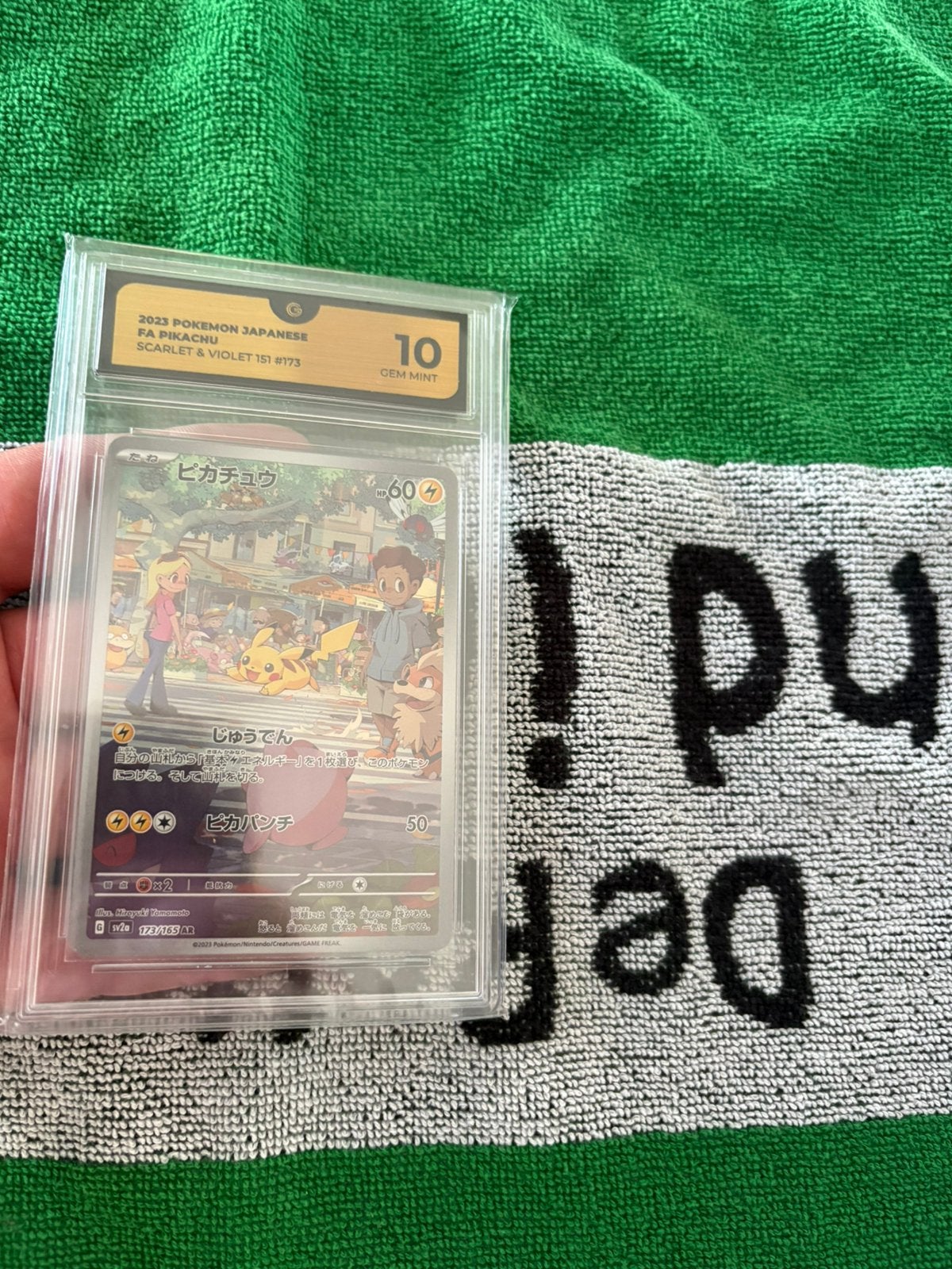 Pikachu 151 grade 10, Ophalen of Verzenden, Zo goed als nieuw, Meerdere kaarten, Foil