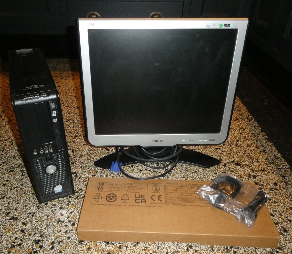 Compacte Dell Muziek Pc + Monitor extras en 10.000 Liedjes, Computers en Software, Desktop Pc's, Gebruikt, 2 tot 3 Ghz, HDD, 4 GB