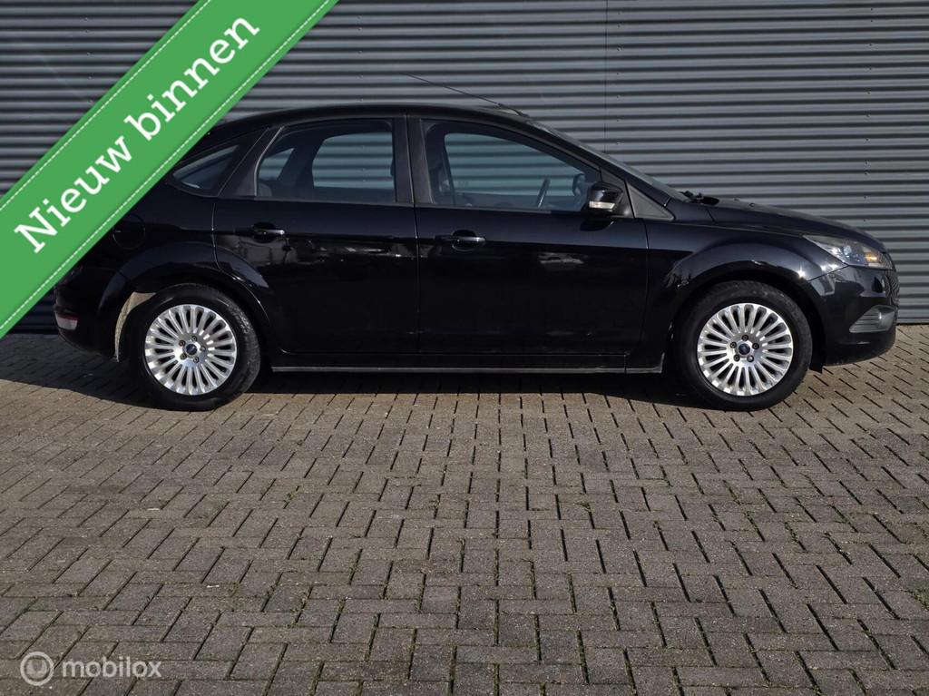 Ford Focus 1.8 Titanium Flexi Fuel TREKHAAK/5DEURS/AIRCO, Parkeersensor, 125 pk, Gebruikt, 4 cilinders