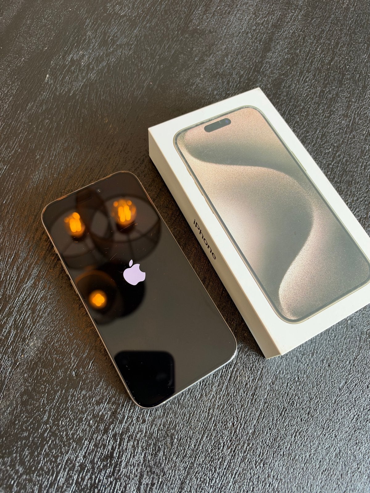 Foto 2 van iPhone 15 Pro - 512 GB - Lichte krasjes, 84% batterij