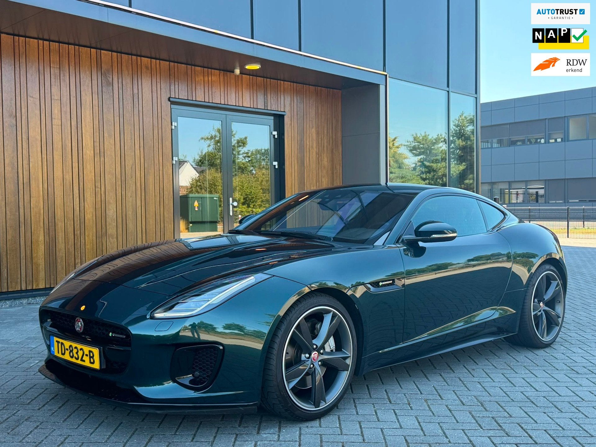 Jaguar F-TYPE 2.0T R-Dynamic, panoramadak, britisch racing g