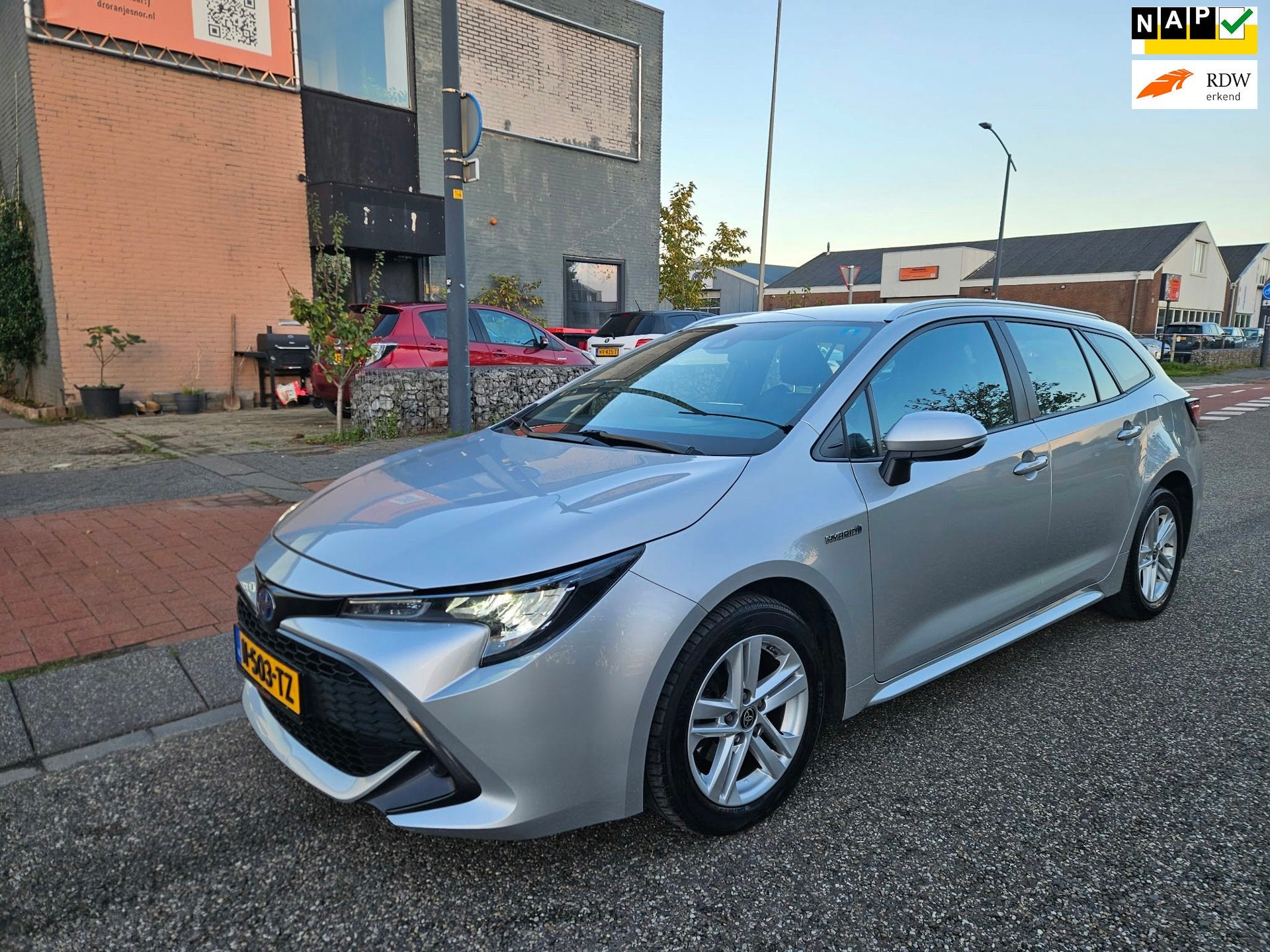 Toyota Corolla Touring Sports 1.8 Hybrid Active GARANTIE BTW, Auto's, 1345 kg, 450 kg, Gebruikt, 4 cilinders