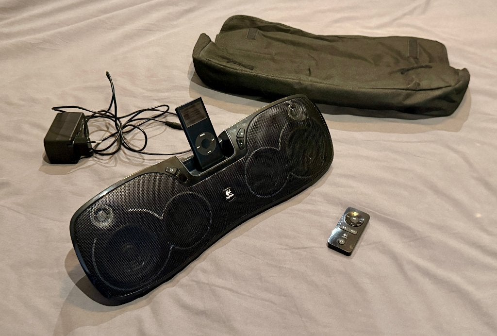 Logitech iPod Speaker Dock met iPod Nano en accessoires, Gebruikt, Zwart, Ophalen of Verzenden, Nano