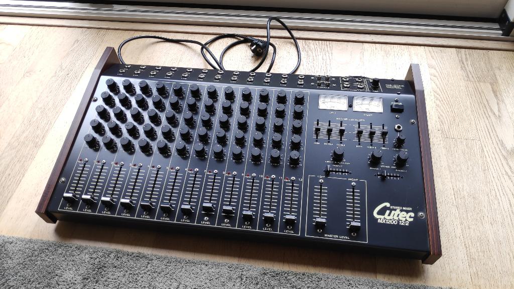 Cutec MX1200 12/2 Stereo Mixer Mengpaneel Vintage 80's, Muziek en Instrumenten, Mengpanelen, Ophalen, Gebruikt
