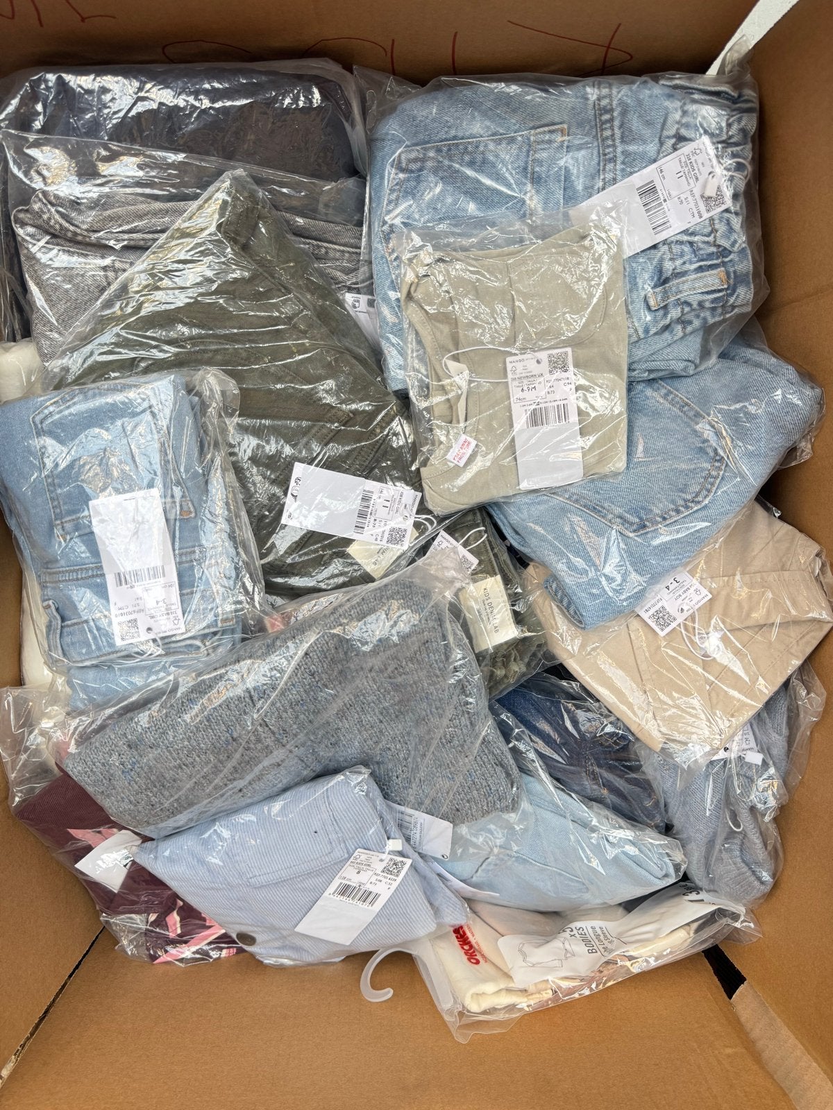 1500stuks PARTIJ KLEDING, TASSEN, WINTERJASSEN, Ophalen, Nieuw, Jongen of Meisje
