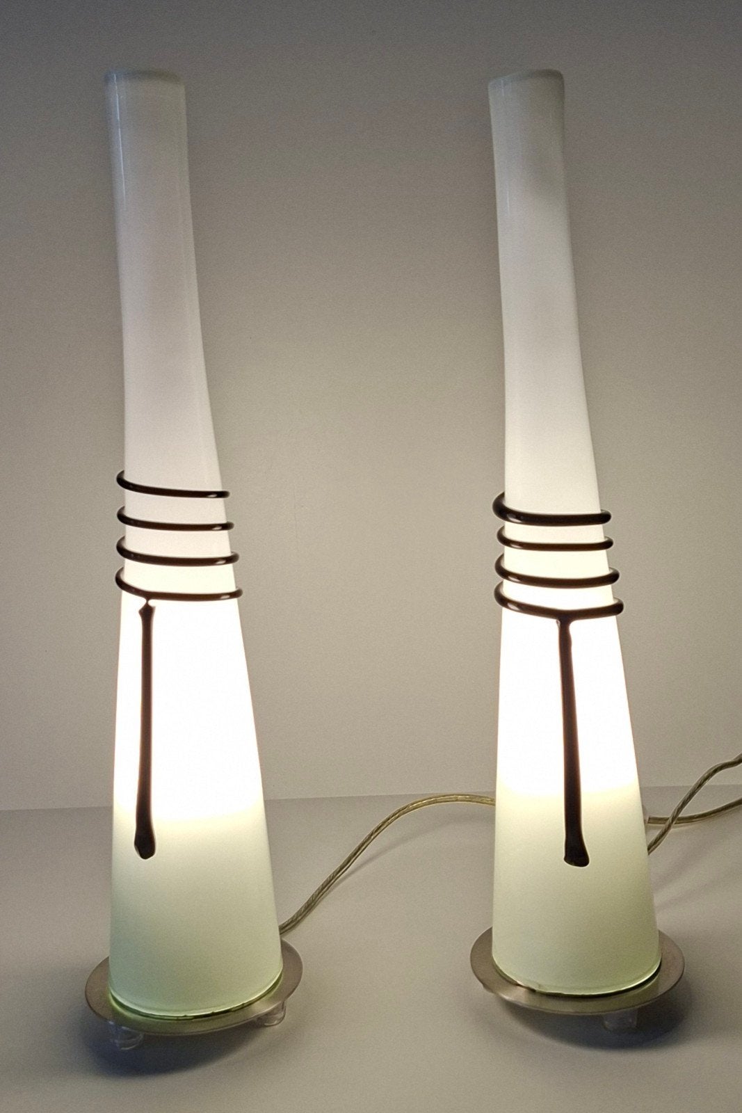 2 x EGLO Tafellamp Wit met Zwart Decoratie. Vintage., Huis en Inrichting, Lampen | Tafellampen, Eglo, Wit, Ophalen of Verzenden