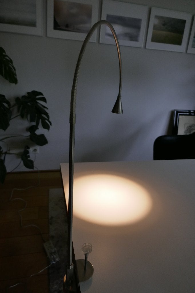 Foto 3 van Zeer flexibele LED tafellamp met tafelblad klem