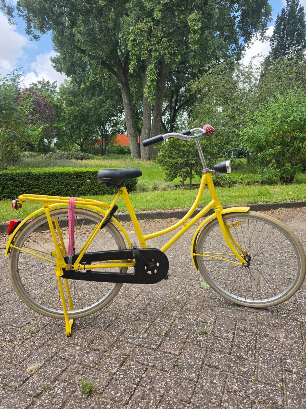Vrolijke Gele Meisjesfiets 24 inch (47 cm frame), Minder dan 47 cm, Ophalen of Verzenden, Gebruikt, Terugtraprem