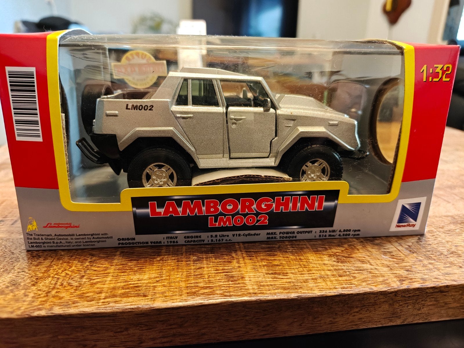 Mercedes-Benz M-Klasse en Lamborghini LM002 modelauto's, Ophalen of Verzenden, Nieuw, Auto, Overige merken