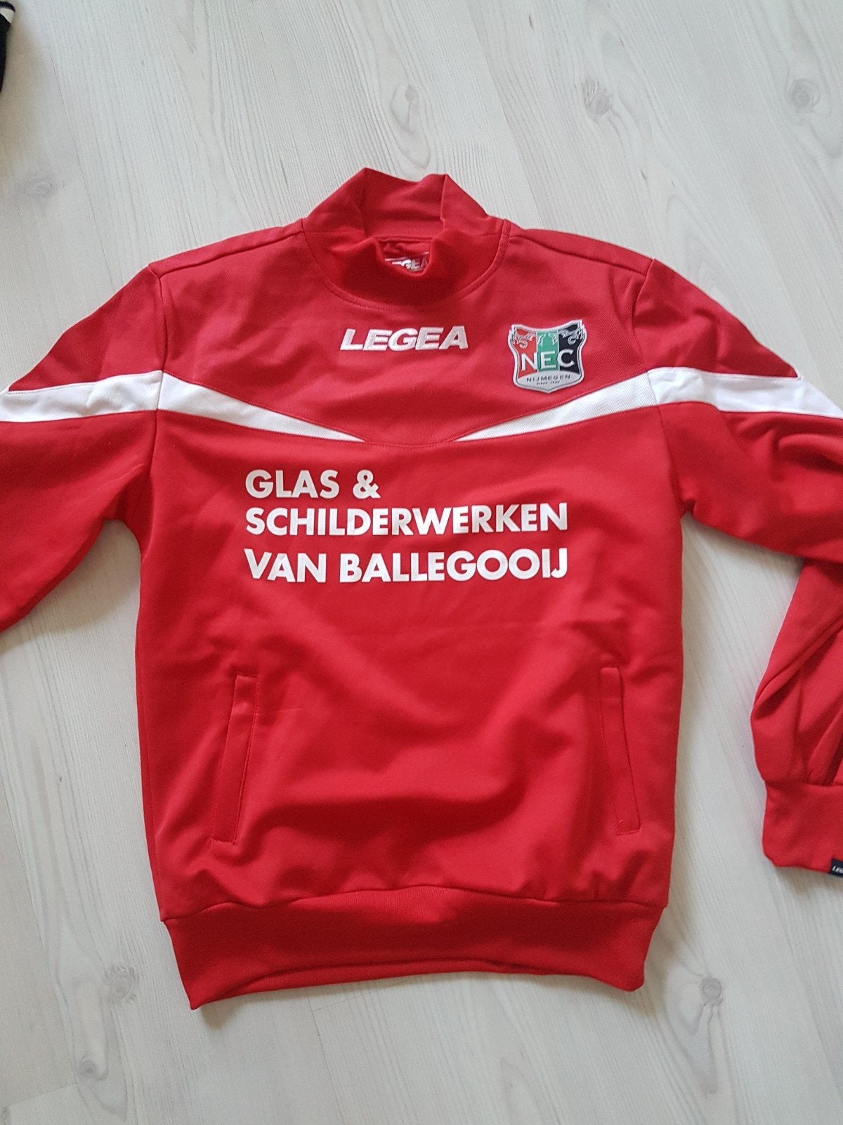 NEC Nijmegen heren sweater in size medium, Ophalen of Verzenden, Zo goed als nieuw, Voetbal, Maat 48/50 (M)