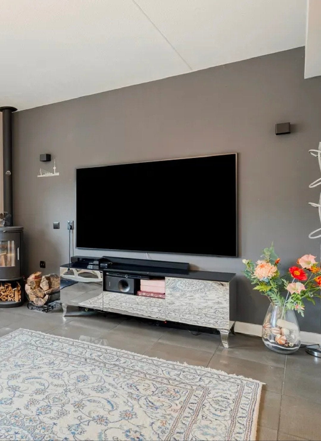 Elegante TV-meubel uitgevoerd in MODERN BAROK stijl, Huis en Inrichting, Ophalen, 150 tot 200 cm, Minder dan 100 cm, 25 tot 50 cm