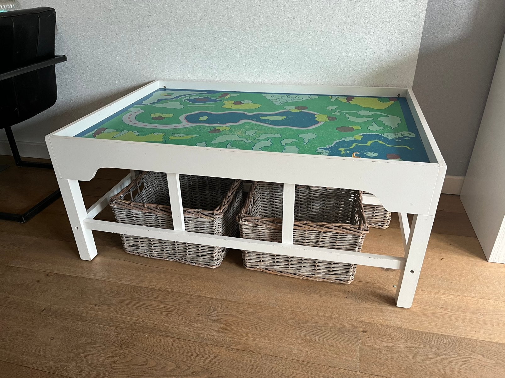 Speeltafel (incl. 4 riete manden), MOET zsm weg, Ophalen, Zo goed als nieuw