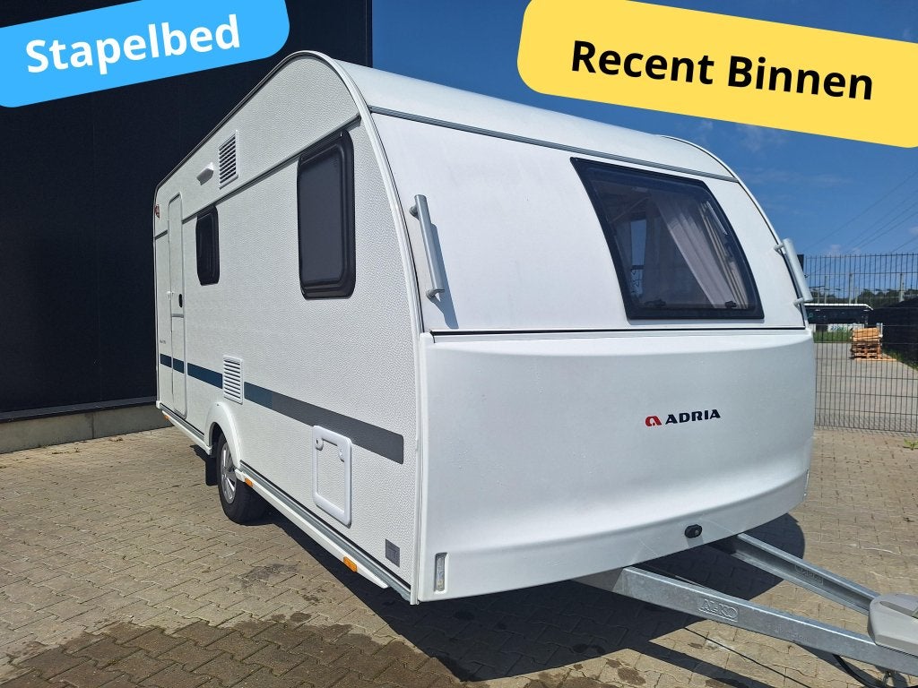 Adria Aviva 472 PK Stapelbed 2025 Mover + Voortent, Caravans en Kamperen, Caravans, Overige typen, Particulier, Adria, 5 tot 6 meter