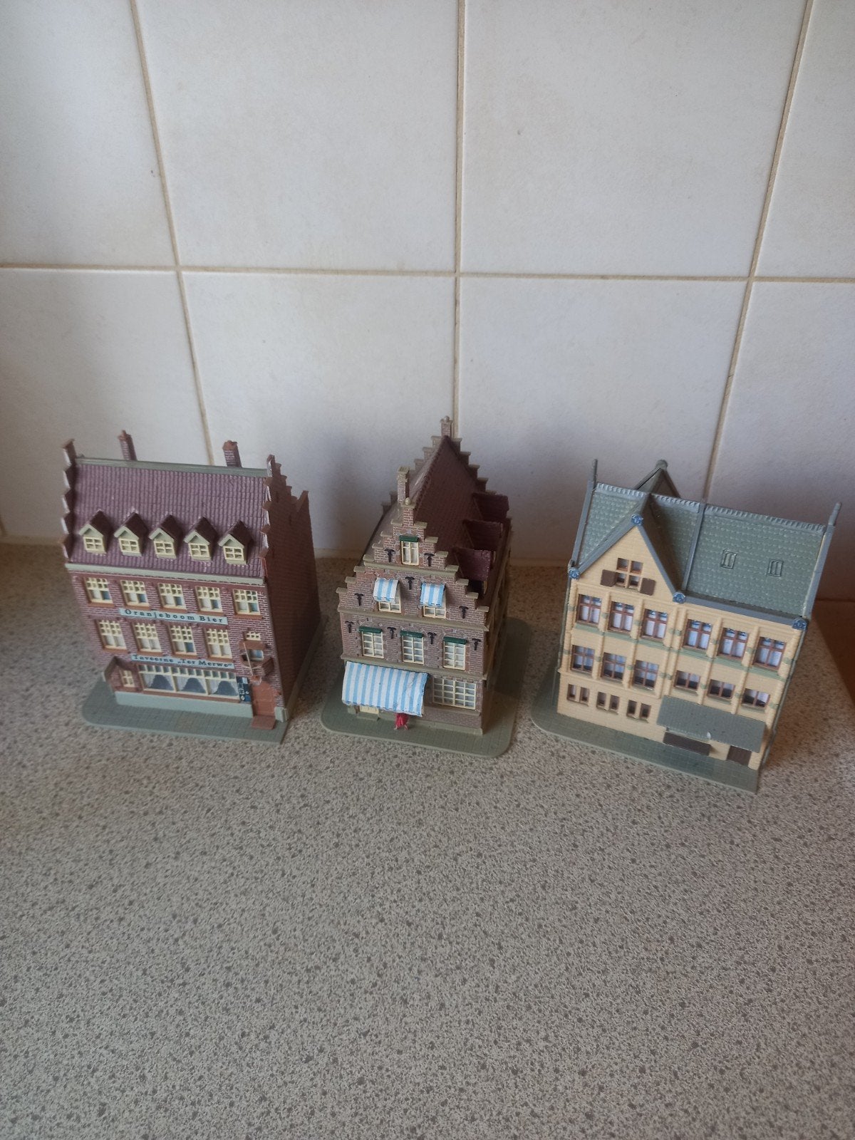 3 stuks Kibri HO Nederlandse Stadshuizen Een koop samen, Hobby en Vrije tijd, Ophalen of Verzenden, Gebruikt, Brug, Tunnel of Gebouw