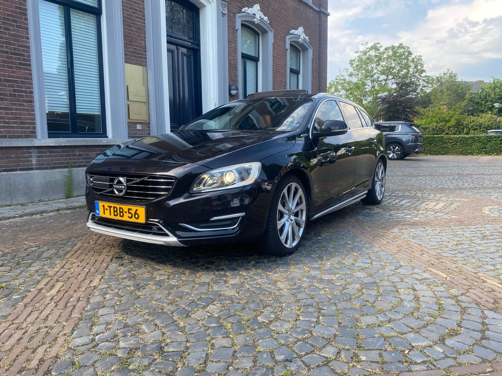 Volvo V60 D6 215pk Plug-in Hybrid 2013 Zwart, 1849 kg, 1800 kg, Zwart, Particulier
