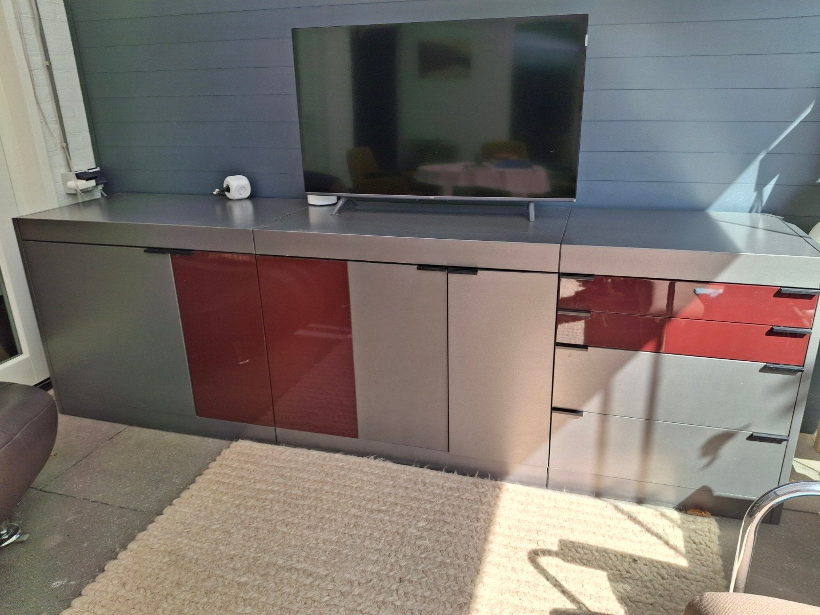 Modern Pastoe dressoir met lades en deuren - Grijs/bordeauxr, Ophalen, Gebruikt, Overige materialen, 200 cm of meer