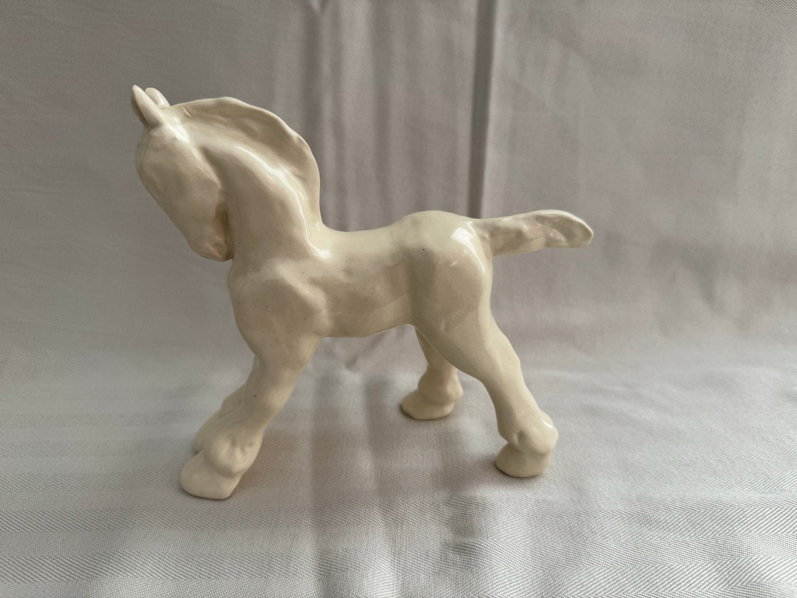 Paard beeldje van Plateelbakkerij Zuid-Holland, 1920-1949, Antiek en Kunst, Geglazuurd, Minder dan 20 cm, Ophalen of Verzenden