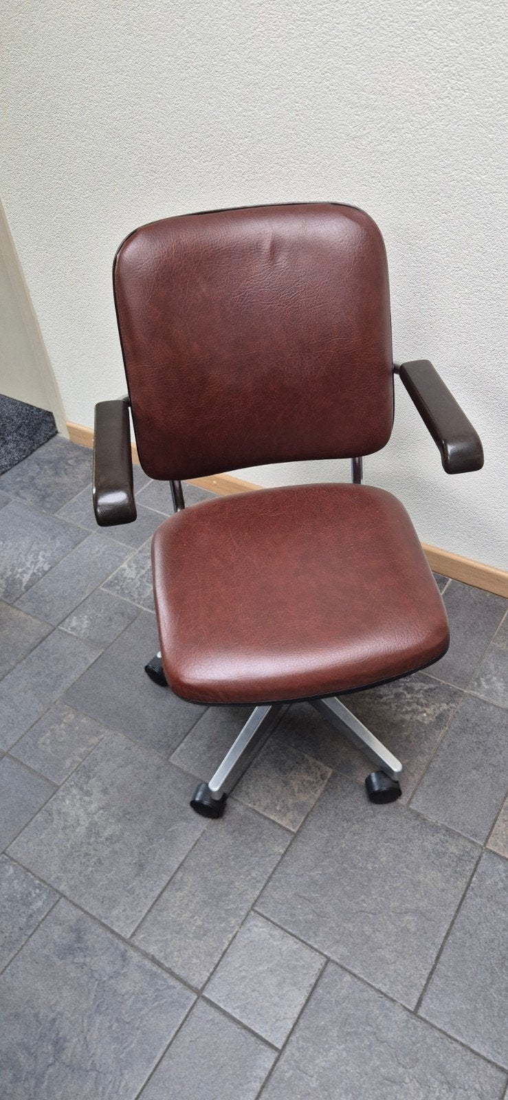 Vintage Bruine Bureaustoe  Gratis, Huis en Inrichting, Ophalen, Gebruikt, Bruin, Bureaustoel