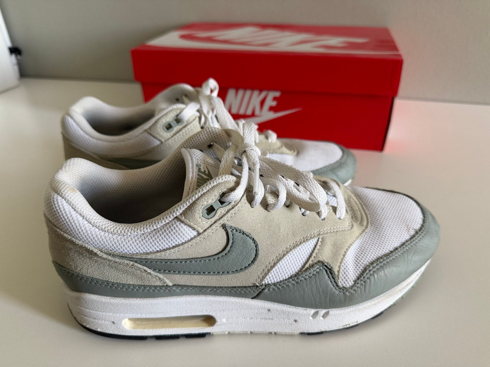 Nike Air Max 1 Mica Green - Maat 43, Ophalen of Verzenden, Gedragen, Overige kleuren, Sneakers of Gympen