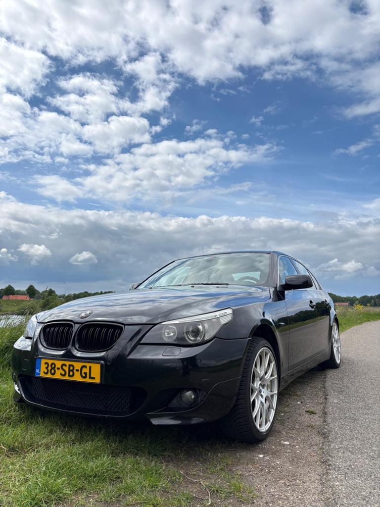 BMW 5-Serie 3.0 XI 530 AUT 2005 Zwart, Auto's, BMW, Particulier, 5-Serie, Benzine, E, Sedan, Automaat, Origineel Nederlands, Zwart