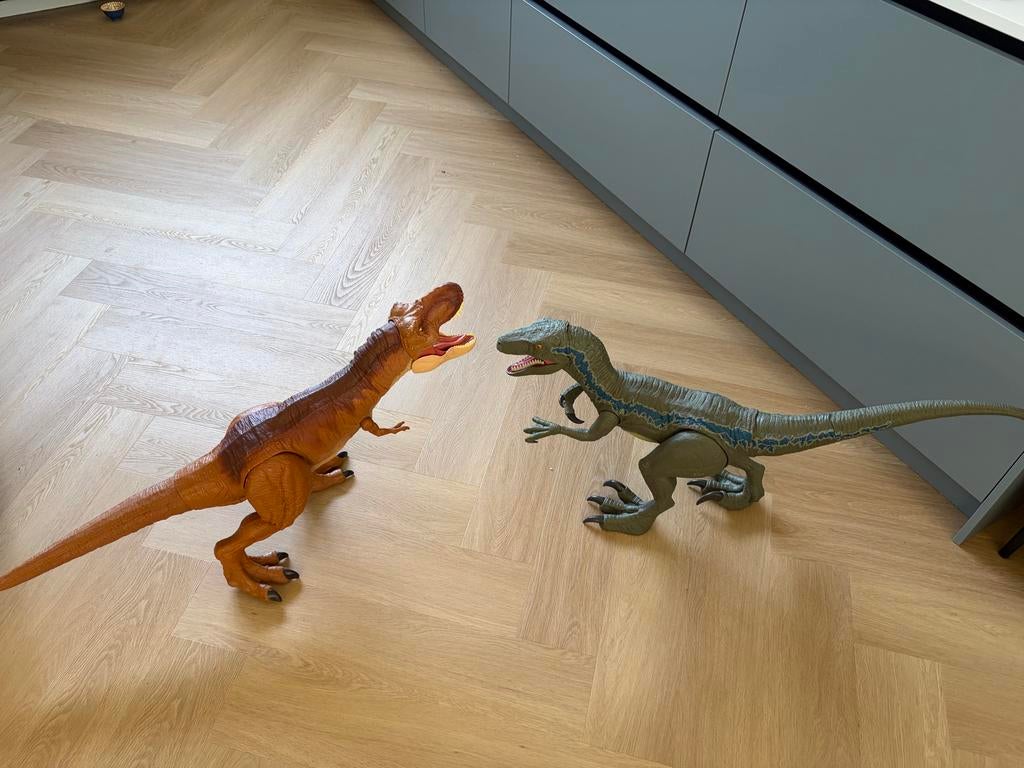 Grote Dinosaurus Speelgoed: T-Rex & Velociraptor, Ophalen, Zo goed als nieuw