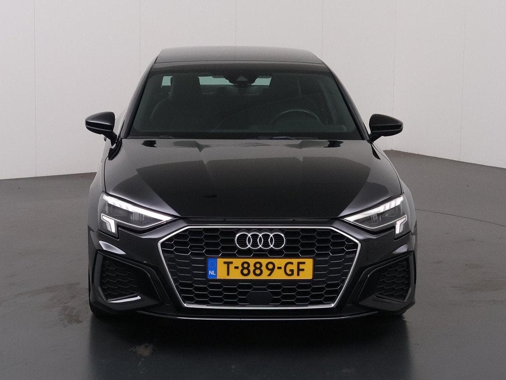 Audi A3 Limousine 30 TFSI S edition | Trekhaak | Panoramadak, Auto's, Audi, Gebruikt, Leder en Stof, Zwart, Origineel Nederlands