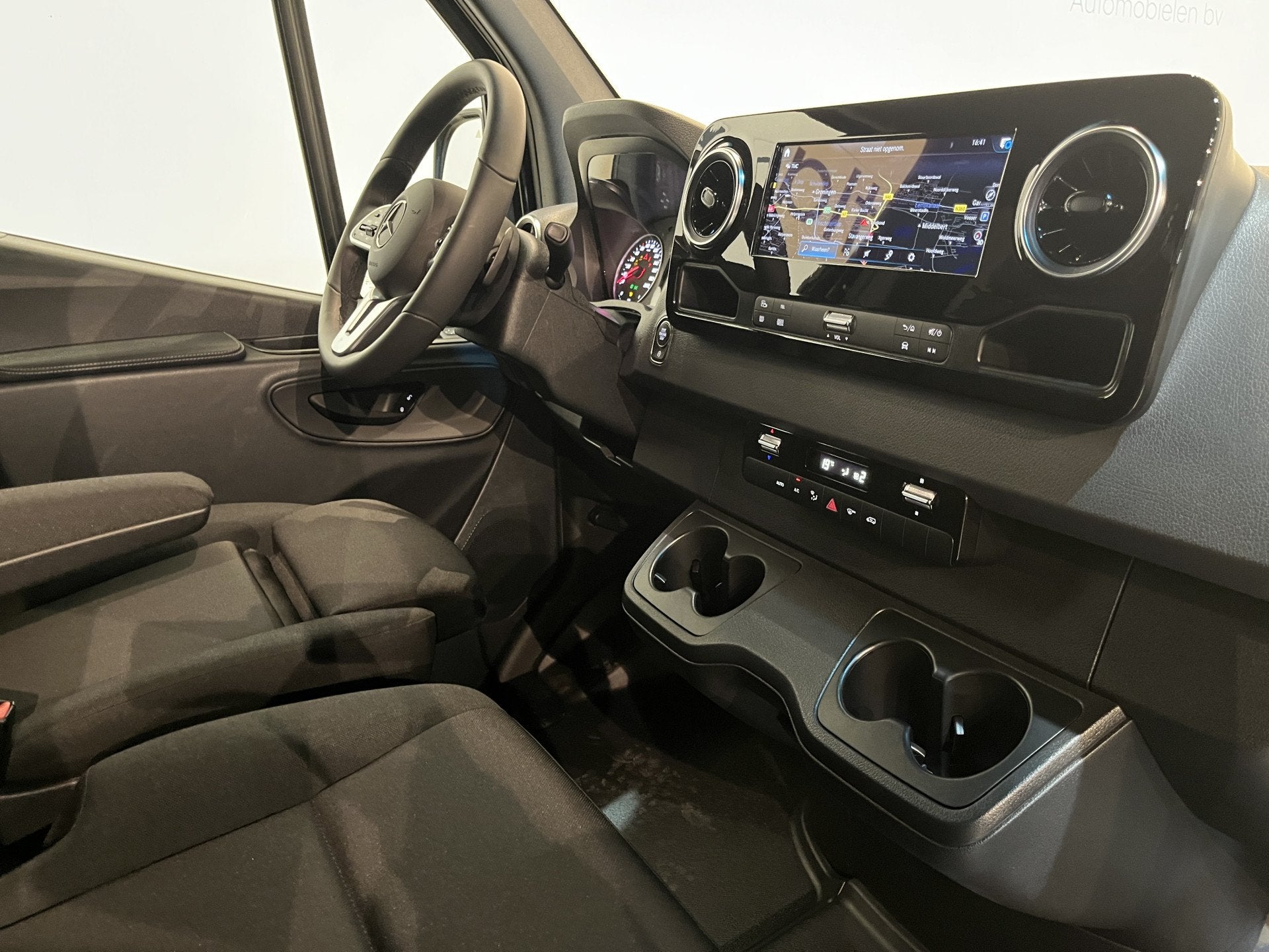 Mercedes-Benz Sprinter 319 CDI L3H2 RWD Automaat / 3.500 KG, Auto's, Automaat, Gebruikt, Met garantie (alle), Zwart