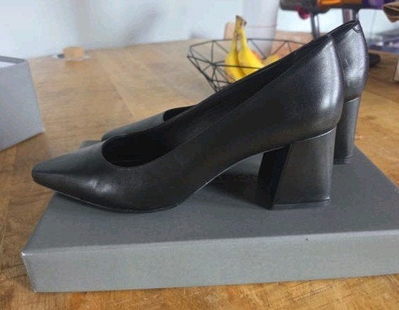 Geox Giseld black medium heel pumps - Zo goed als nieuw, Kleding | Dames, Ophalen, Zo goed als nieuw, Zwart