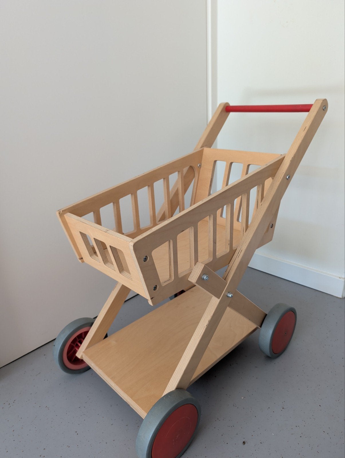 Houten winkelwagentje, Ophalen, Gebruikt, Duw- of Trekspeelgoed