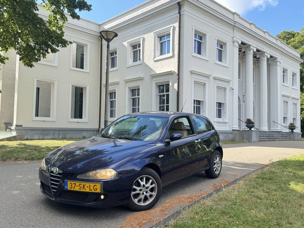 Alfa Romeo 147 1.6 T-SPARK, MOOI BEIGE LEDER ! (bj 2006), Auto's, Alfa Romeo, Bedrijf, Te koop, ABS, Airbags, Airconditioning