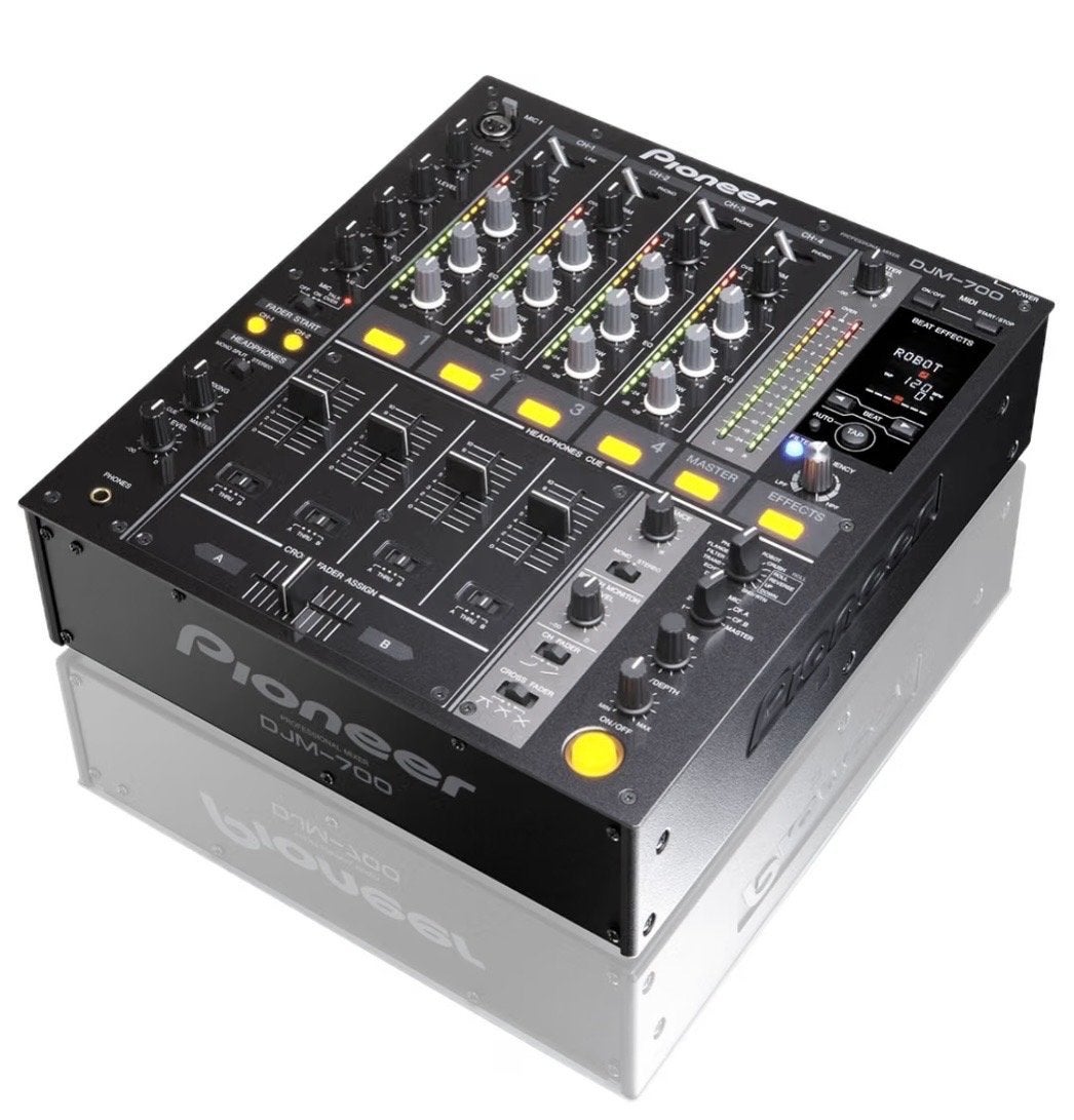 Foto 7 van Pioneer DJM-700 DJ Mixer - Zo goed als nieuw