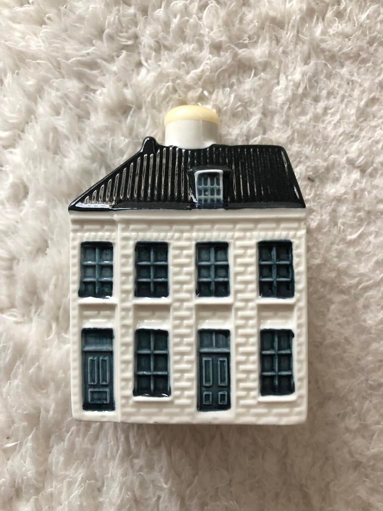 Nieuwste KLM huisje 106, gevuld en geseald en huisje 105, Ophalen of Verzenden, Nieuw, Gevuld