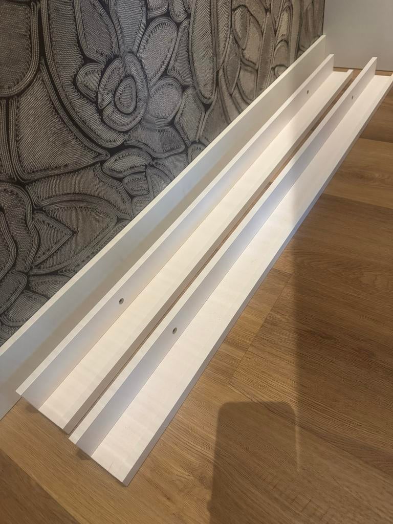 2x Witte wandplankjes - ca. 120cm lang wandplank, Ophalen, Gebruikt