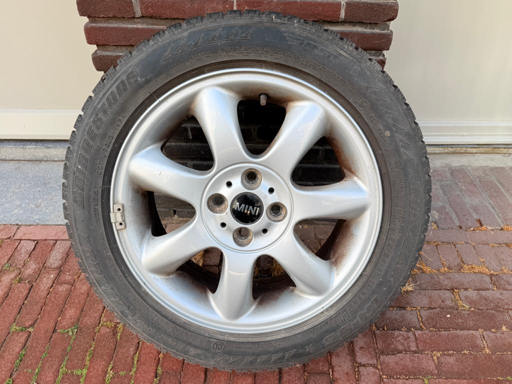4 Mini Cooper 16 inch banden, Ophalen, Zo goed als nieuw