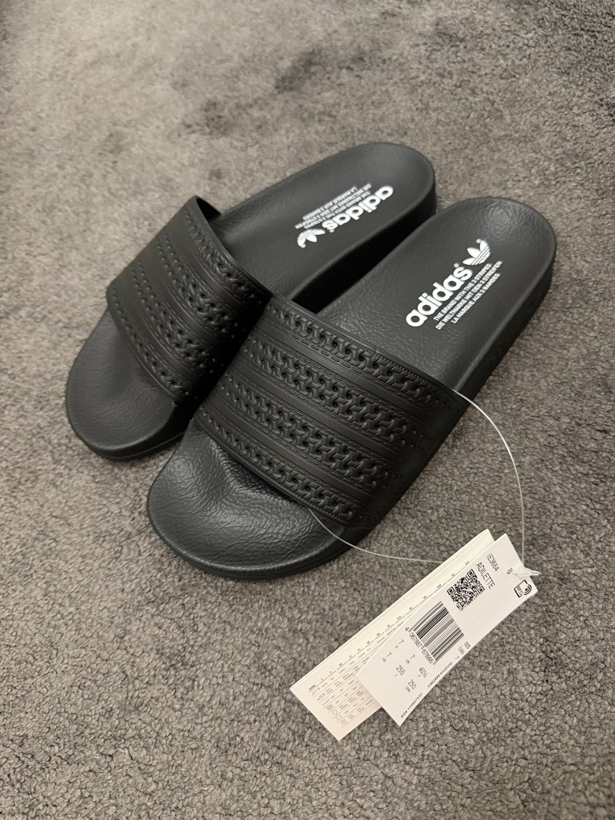 Nieuwe Adidas Adilette slippers maat 40,5, Ophalen of Verzenden, Nieuw, Zwart, Slippers