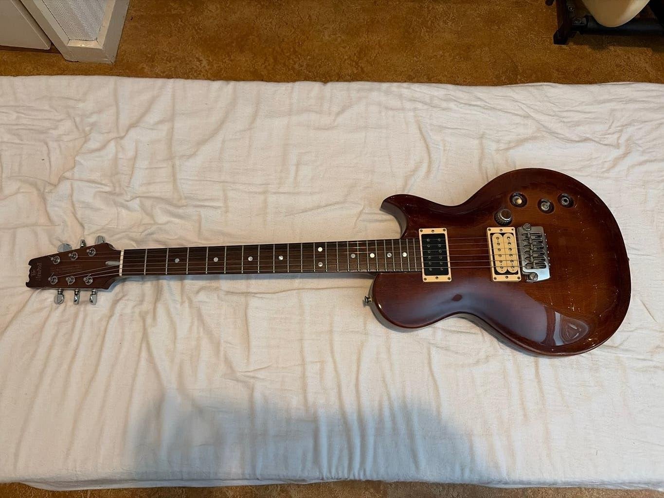 Aria Pro ll PE600 elektrische gitaar Violin Sunburst, Muziek en Instrumenten, Snaarinstrumenten | Gitaren | Elektrisch, Ophalen of Verzenden