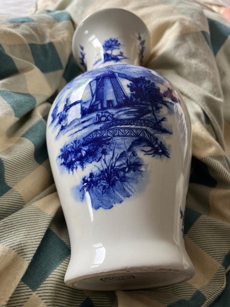 Delfts Blauw vaas met molen en landschap decor, Antiek en Kunst, Ophalen
