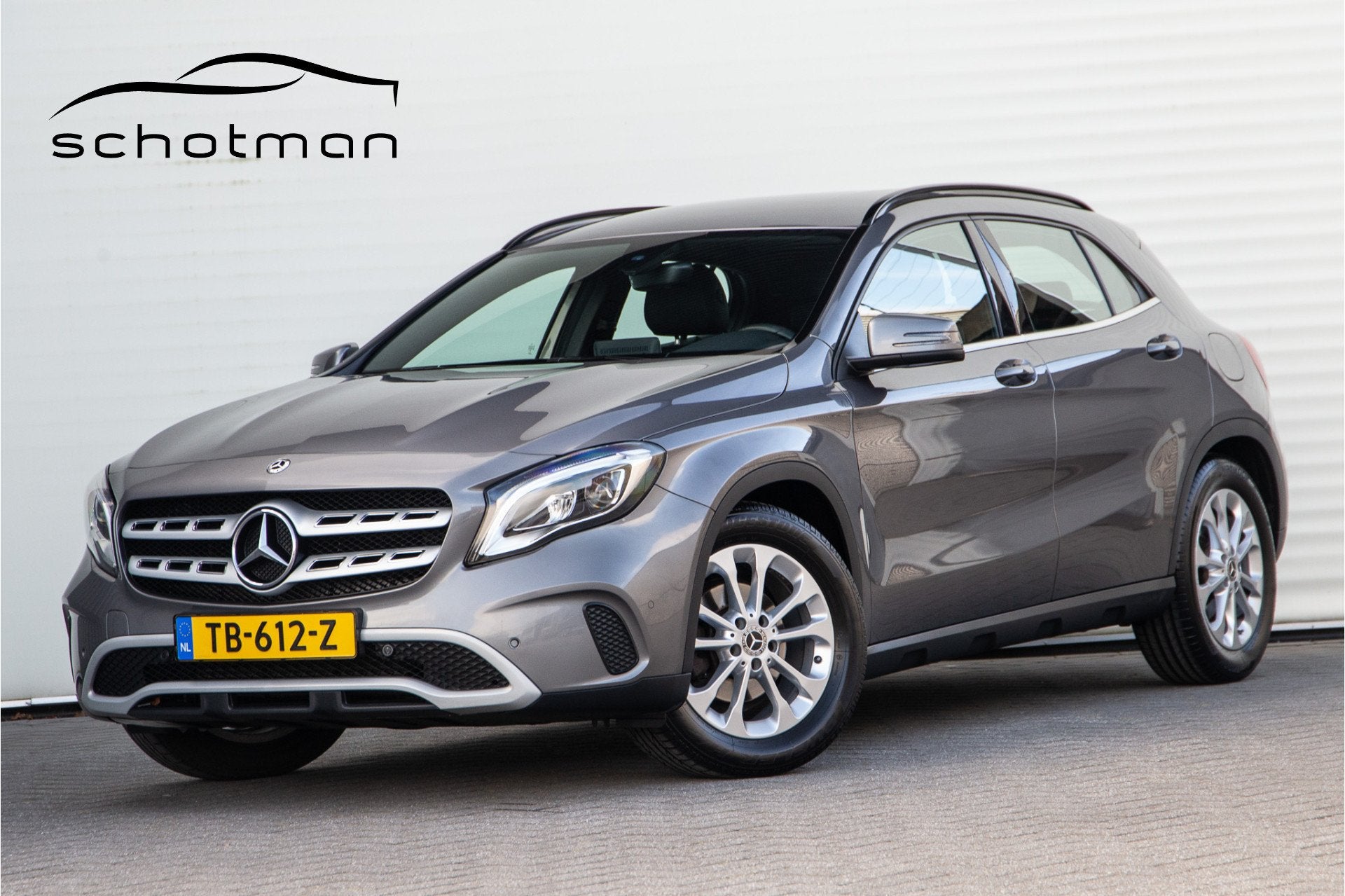 Mercedes-Benz GLA 180 Business Solution Camera, Navi, PDC 20, Voorwielaandrijving, Gebruikt, 4 cilinders, Leder en Stof