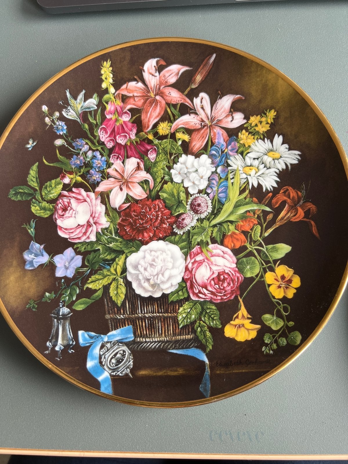 2 Koninklijke Mosa sierborden: Bloemenstillevens, Ophalen of Verzenden