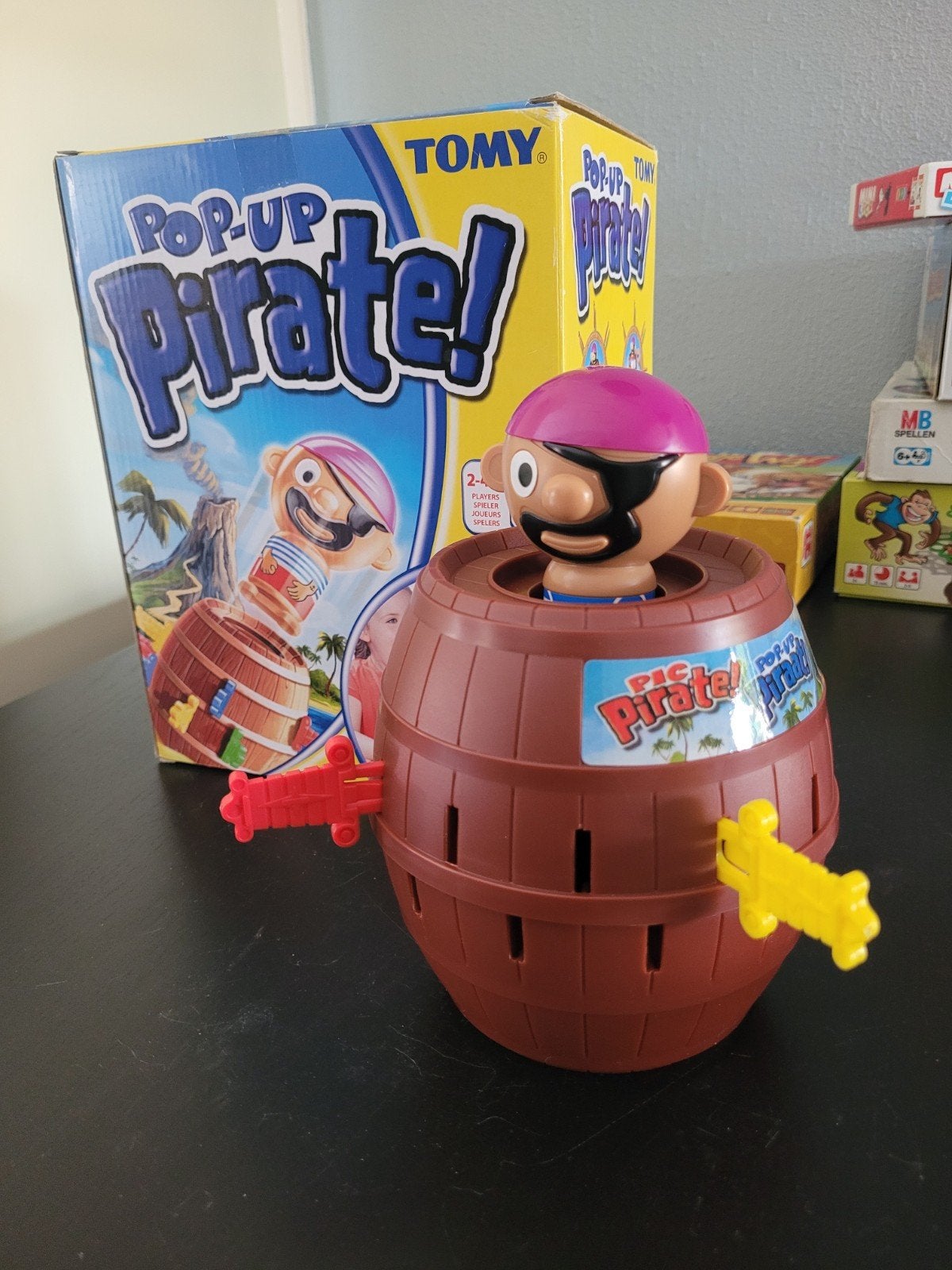 Pop-Up Piraat! - Leuk familiespel van Tomy, Drie of vier spelers, Ophalen, Zo goed als nieuw, Tomy