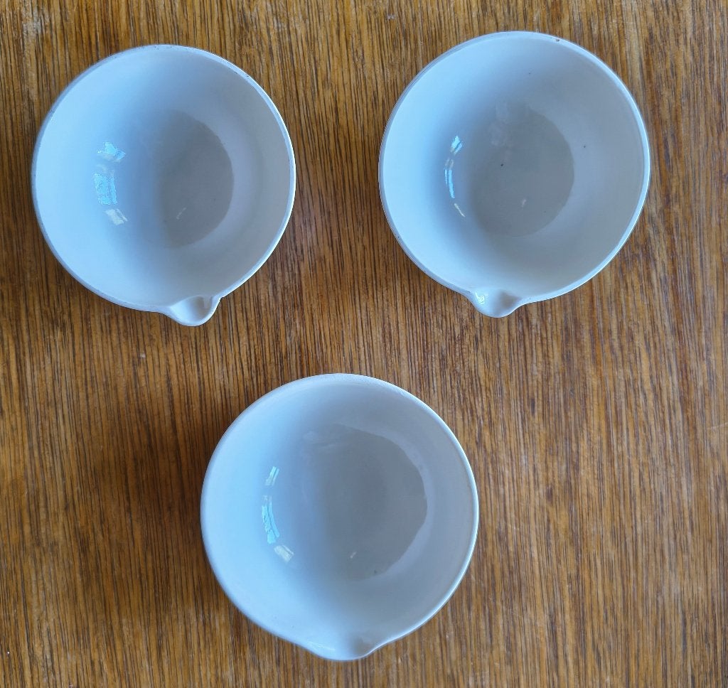 3 indampschalen met schenktuitje porselein Weta3688, Ophalen of Verzenden