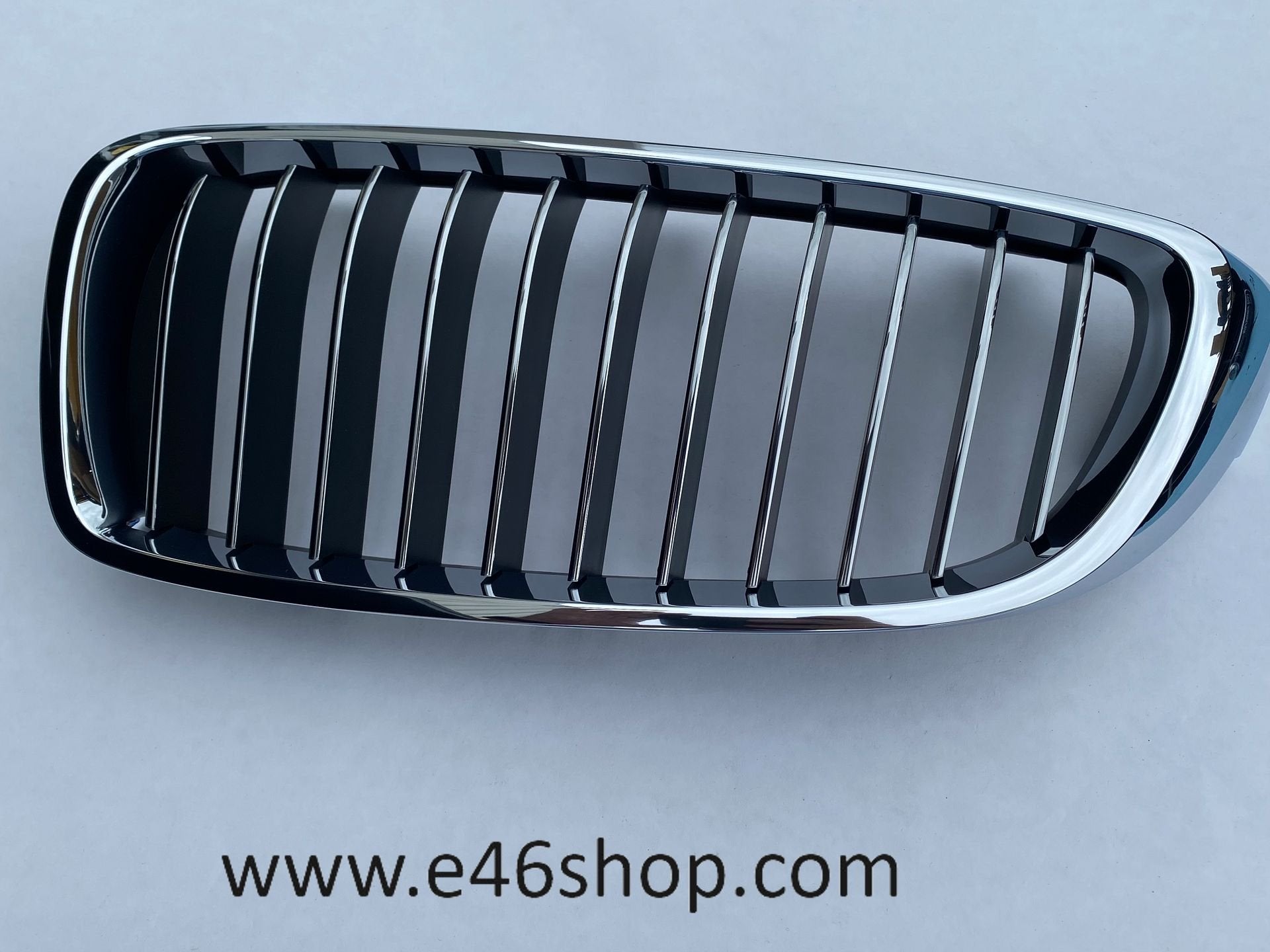BMW 4 SERIE GRILLE LINKS VOOR ZWART CHROME NIEUW OE 51137294, -, -, Nieuw, Ophalen of Verzenden