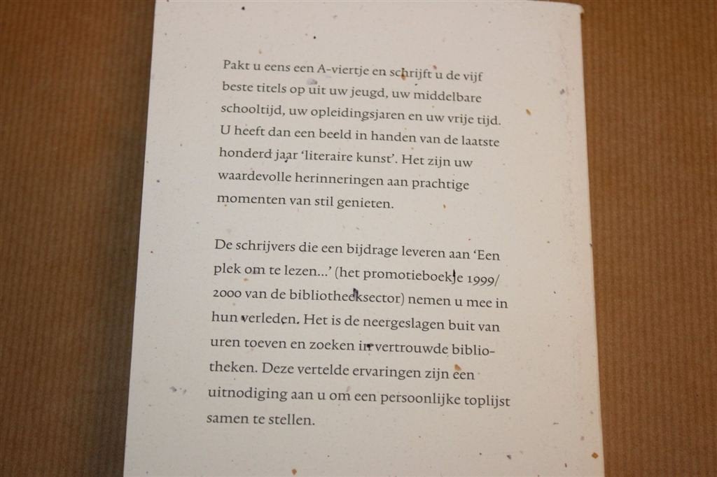 Een Plek om te Lezen — Komrij, Uitgave Bibliotheken 1999, Ophalen of Verzenden, Gelezen